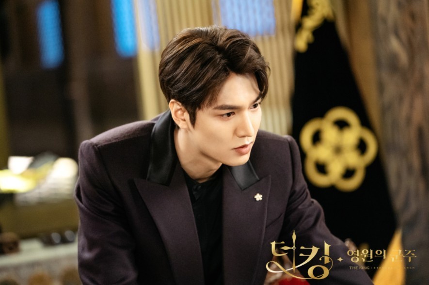 《Hyena：富豪辯護人》由《與神同行》嘅朱志勛同《Signal》嘅金惠秀主演，係一部輕鬆搞笑嘅律師職場劇。