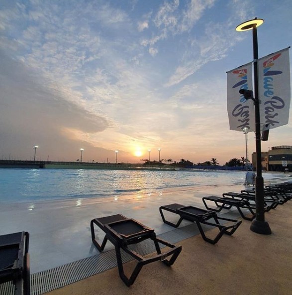 園內仲有太陽傘、躺椅，衝完浪可以休息下，曬下太陽。