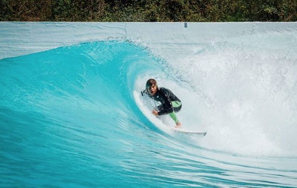 衝浪迷可以喺呢度享受到唔同高度、形狀、長度及強度等各種海浪形態。