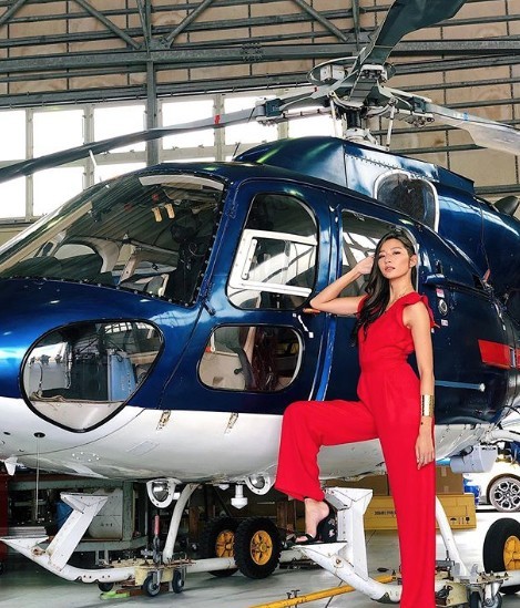 佢有 10 幾棟自住物業，屋企大約 3300 平方米，絕對係一位千金小姐。