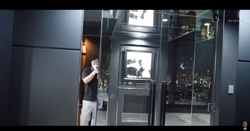 由玄關開始已經係鏡。