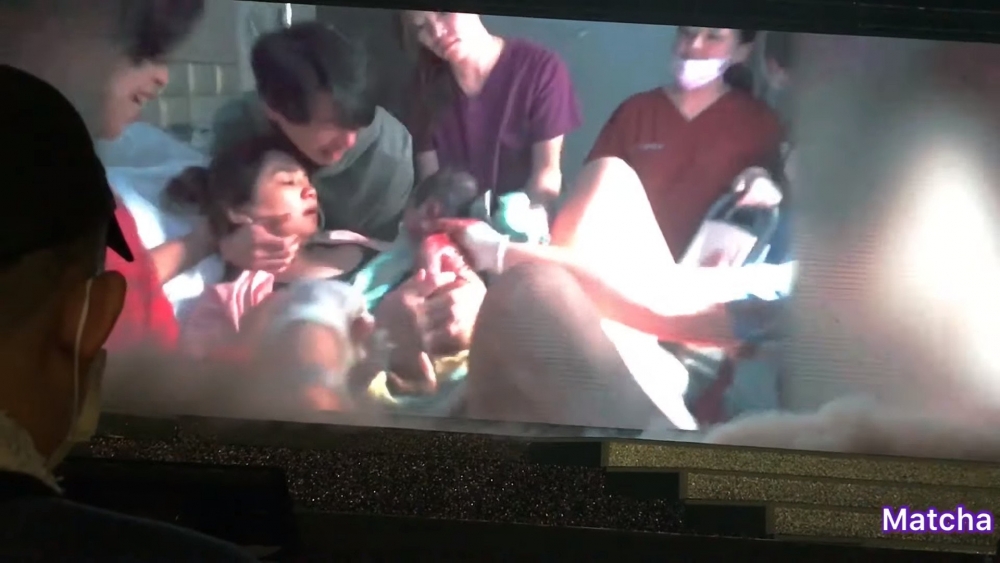 最後勁寶終於順利出生，發出洪亮嘅哭聲