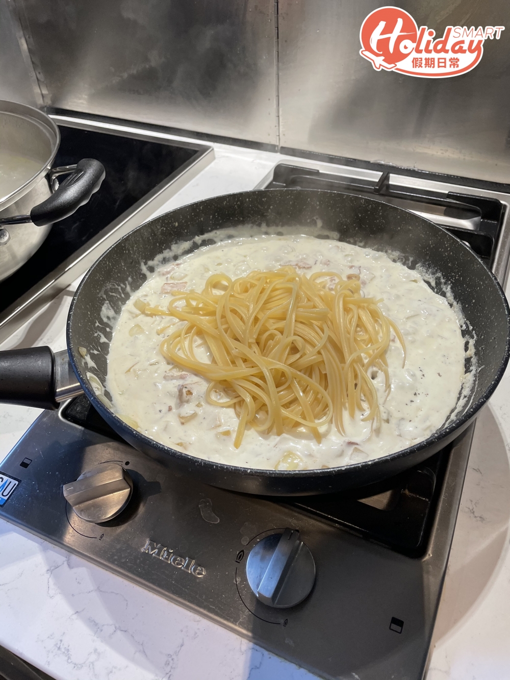 加入意粉炒勻。