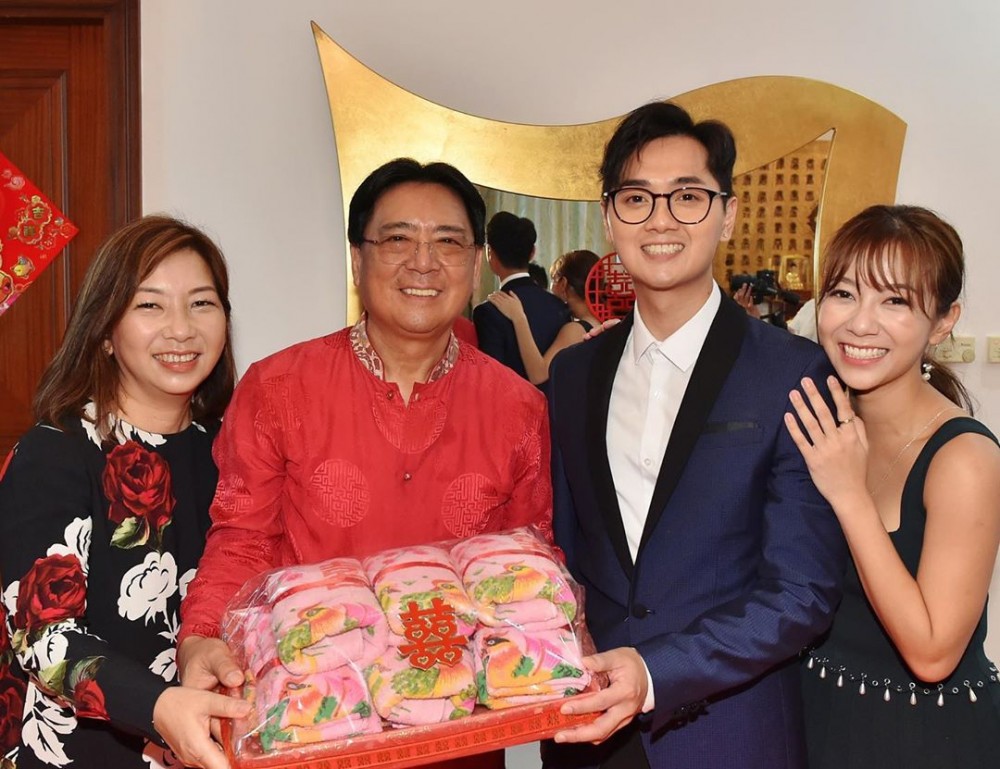 何雁詩指自己唔太清楚爸爸嘅身家有幾多,大部分婚禮開支都係兩個新人自己畀,不過就承認爸爸有幫手。