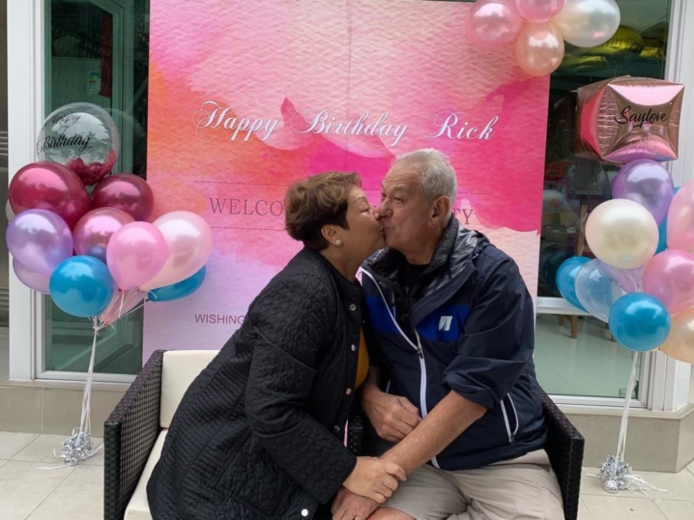 Rick係肥媽第二任丈夫,於1999年結婚,不時會喺Facebook公開合照晒恩愛。