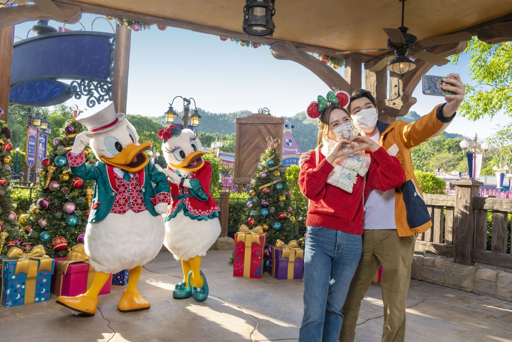 係唐老鴨同Daisy呀！