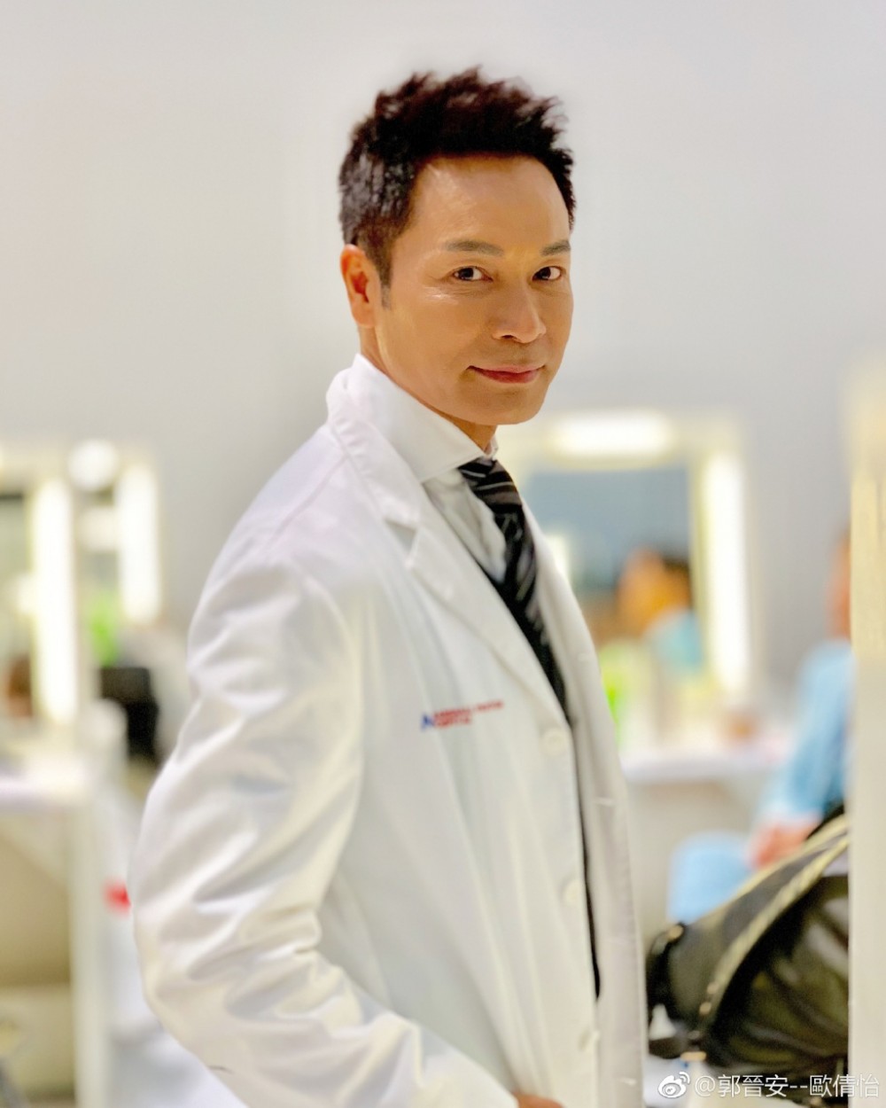 郭晉安喺《白色強人》中同張曦雯有感情線,雖然實際年齡有差距,但劇中兩人嘅對手戲就無乜違和感。