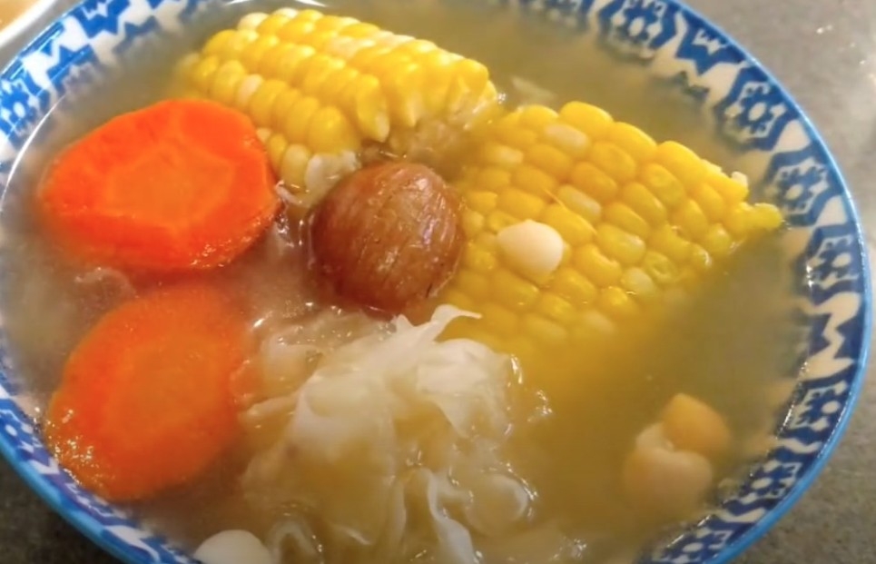 紅蘿蔔雪耳百合湯