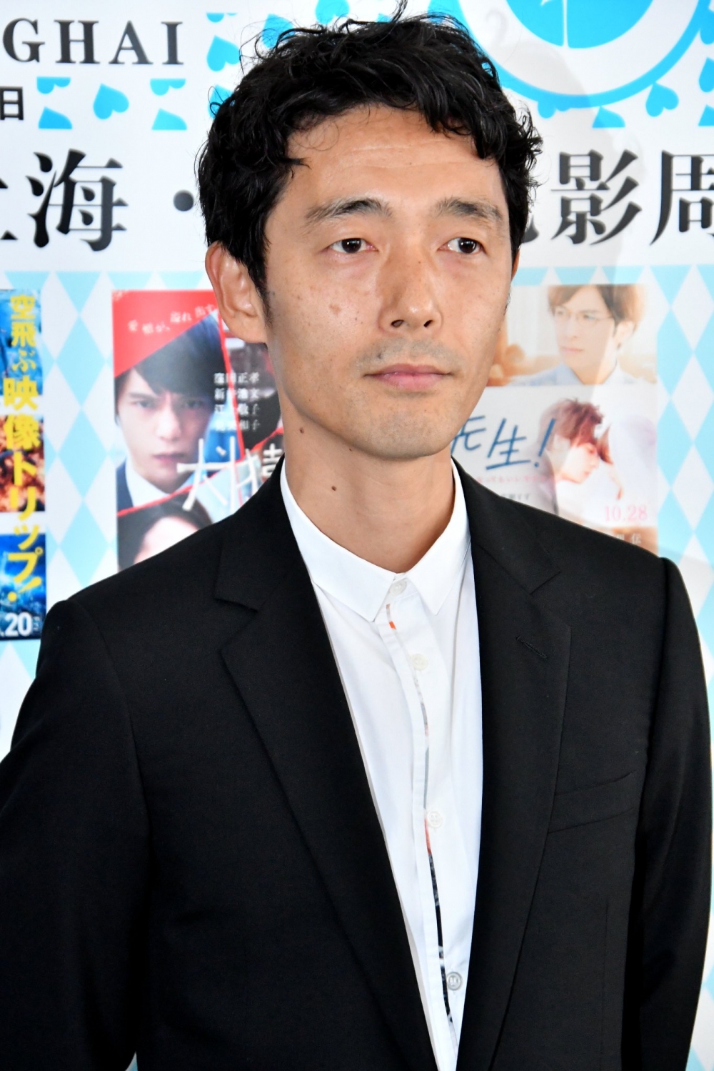 導演佐藤信介曾執導《王者天下》、《殺戮都市》等作品。