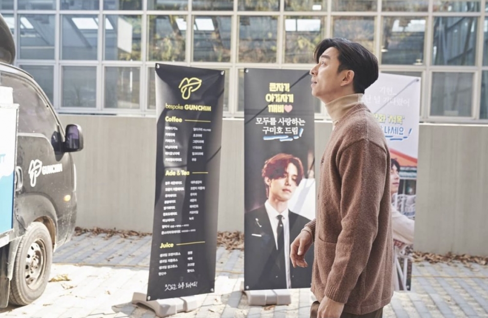 李棟旭仲藉機宣傳自己嘅戲，寫道「愛你們的九尾狐上」～