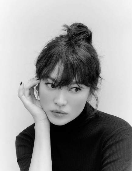 目前宋慧喬考慮嘅角色係一個服裝公司設計部組長嘅角色，係一個成熟、有魅力、獨立自主嘅女性。