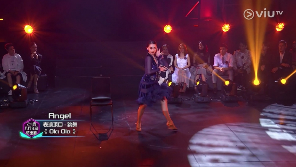 表演時佢揀咗跳拉丁舞，一出場非常有台型