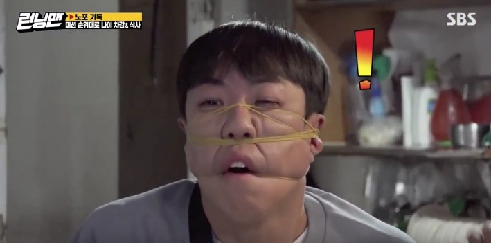 而節目組準備嘅遊戲係「橡筋綁面遊戲」，成員要逐條橡筋綑住塊面，限時一分鐘，綑得越多條就勝出。