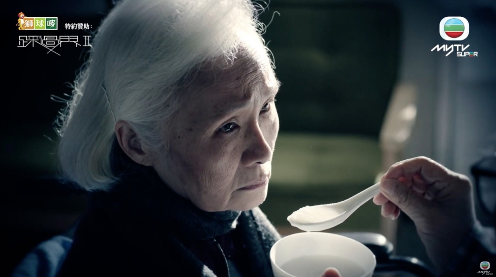 雪妮角色癱瘓又講唔到嘢，全程一句對白都無，單靠眼神已超有戲