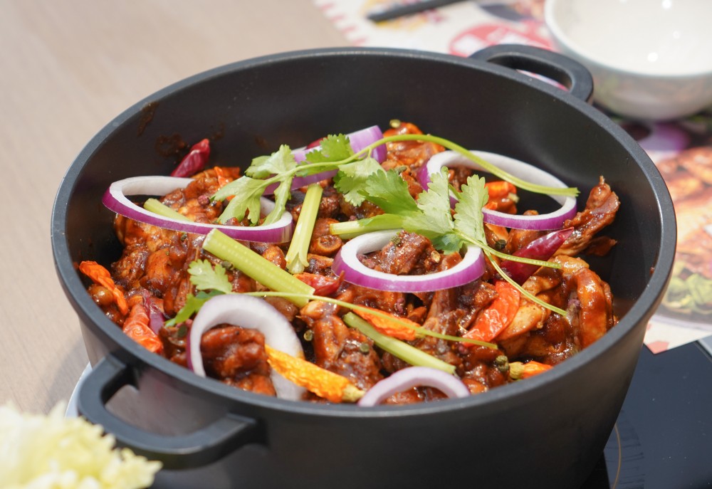 旺角新開平價雞煲放題店！$158任食