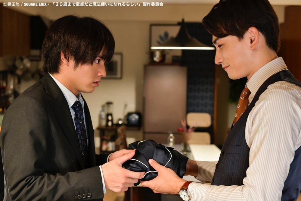 黑澤優一借睡衣畀安達清著，笑死