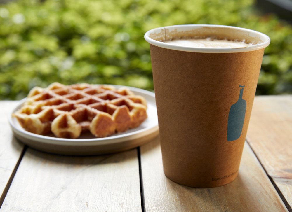 售賣咖啡、窩夫小食及限定咖啡精品，深受一眾Blue Bottle Coffee粉絲及咖啡迷熱愛。