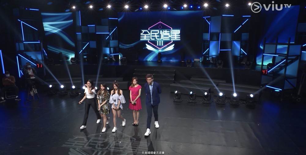 得返晴晴一個喺台上