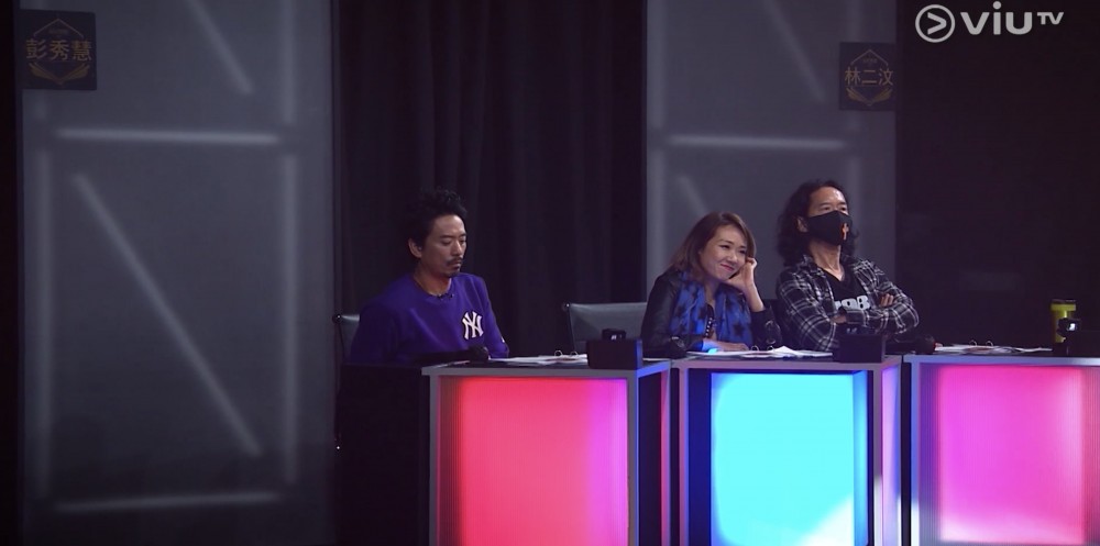 本身只有卓韻芝撳咗藍燈