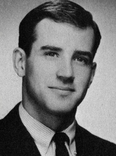 網民發現年輕嘅拜登撞樣美國隊長Chris Evans!連笑容都非常相似!