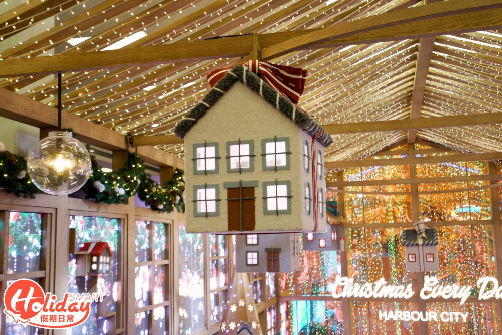 第一站帶大家到海運大廈,長樓梯內化成巨型聖誕熊仔玩具店