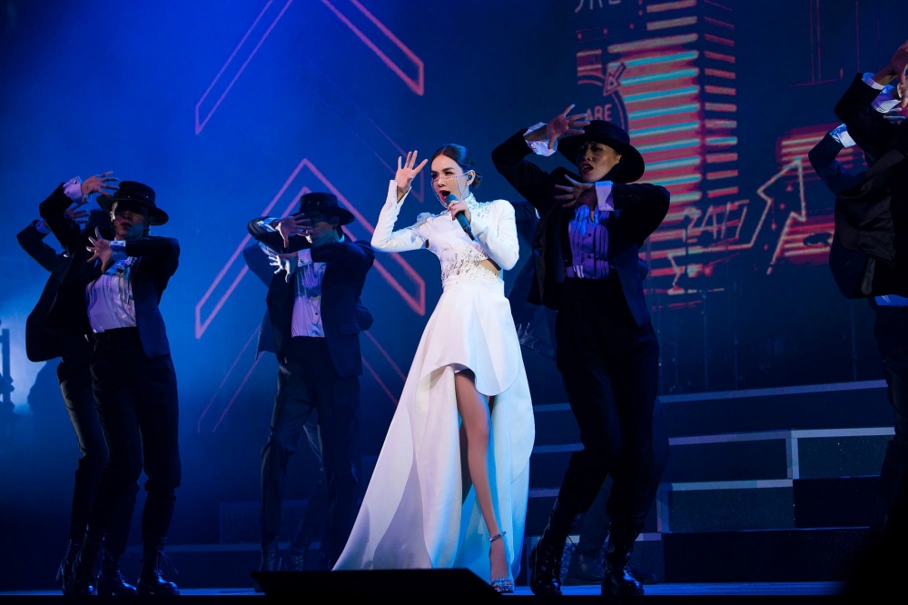 陳嘉樺（Ella）舉行出道 19 年嚟首場個人大型巡演《艾拉秀》