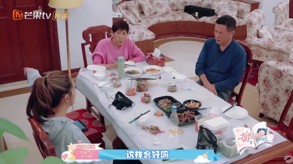 應采兒爸爸覺得佢咁樣鬧個仔唔係幾好，一家人討論教育方式。