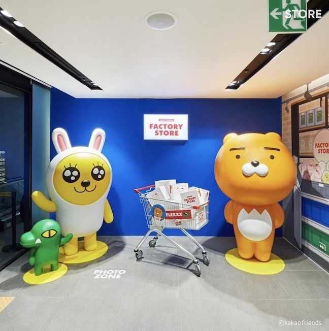 「FACTORY STORE」設有打卡位,等粉絲可以同 KAKAO FRIENDS 合照留念。