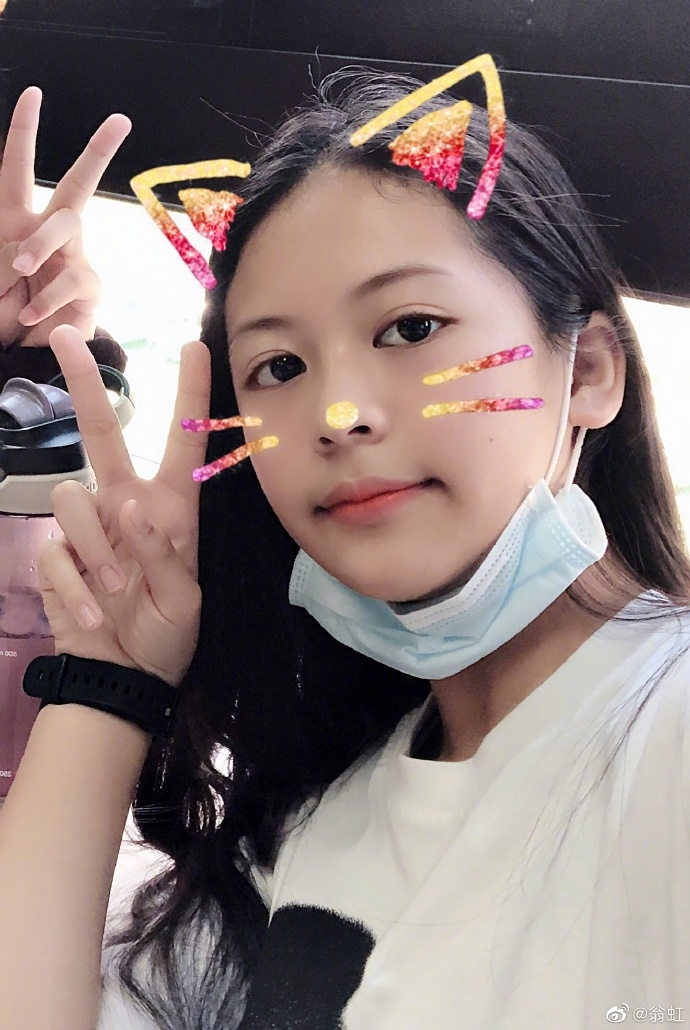 翁虹/微博