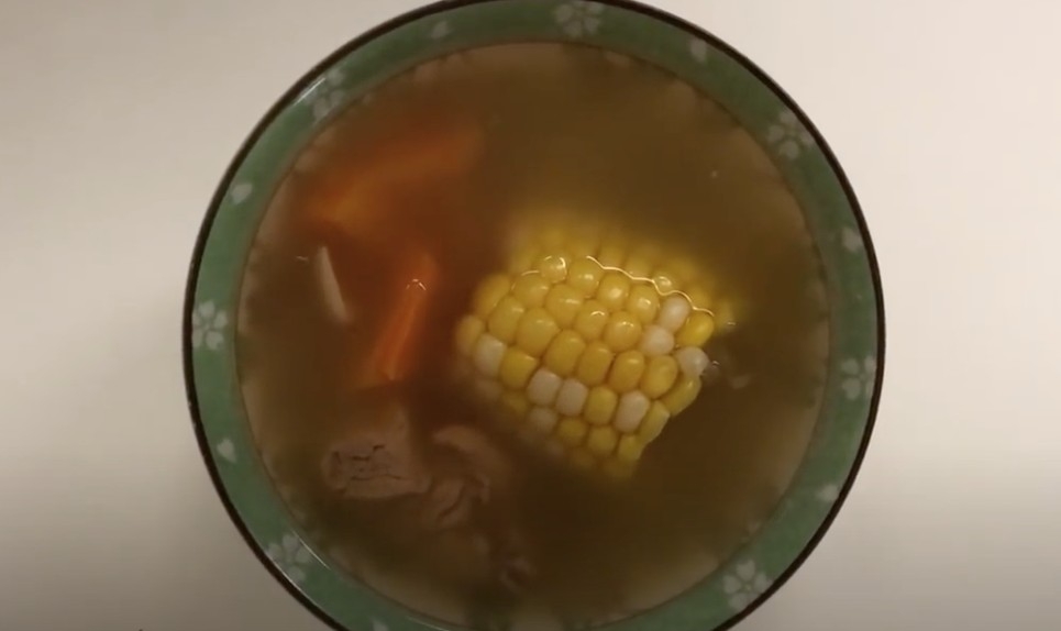 青紅蘿蔔豬骨湯