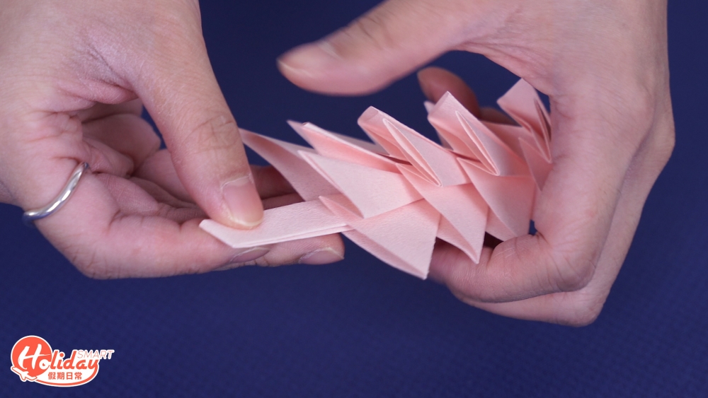 將樹幹與聖誕樹葉貼合