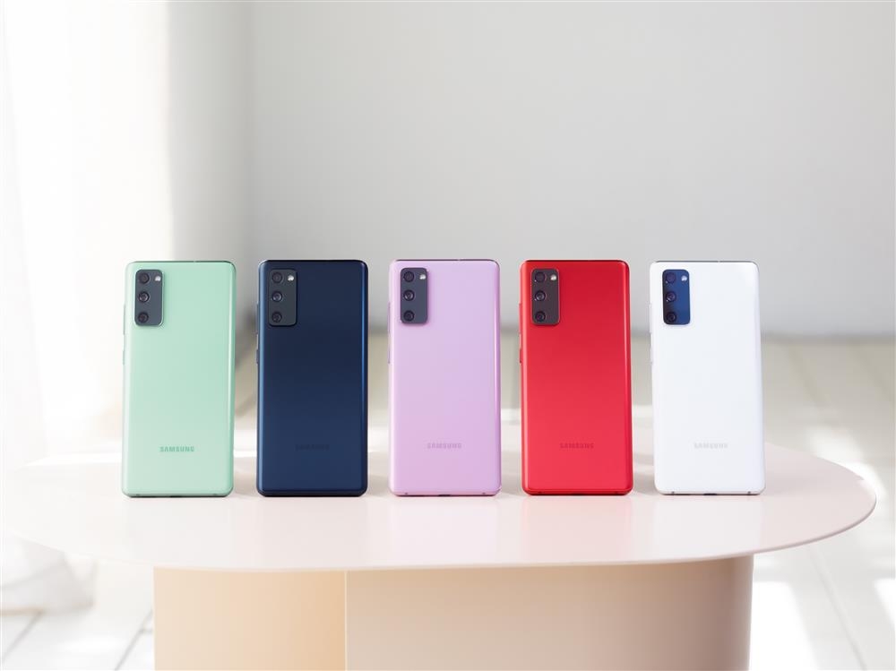 Samsung Galaxy S20 FE 5G 設有雲霧綠、雲霧藍、雲霧紫、雲霧紅和雲霧白 5 種配色。