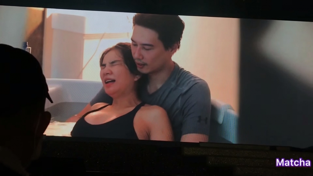 Ella 一開始計劃喺水中分娩