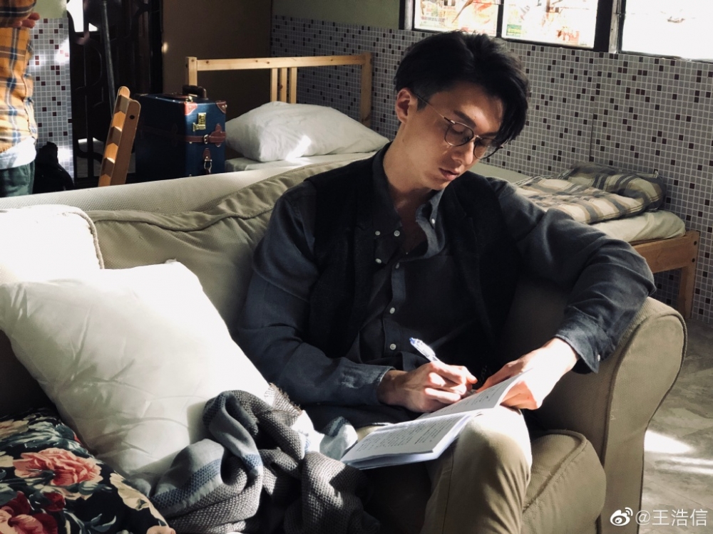 今年王浩信兩套劇《反黑路人甲》、《踩過界2》都有好成績，令佢再奪視帝嘅呼聲越嚟越高。