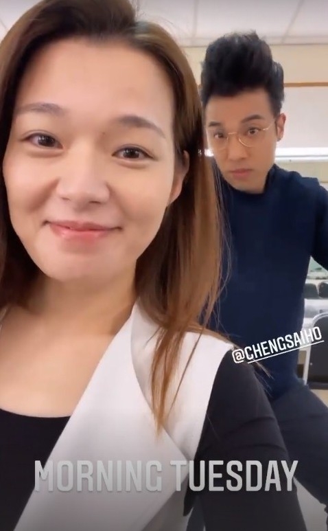 長腳蟹一改劇中濃妝，以清純素顏造型示人，但睇得出佢皮膚好好