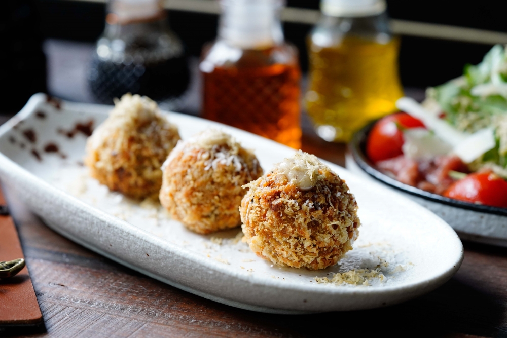 餐廳除咗雞尾酒之外,仲提供意大利美食