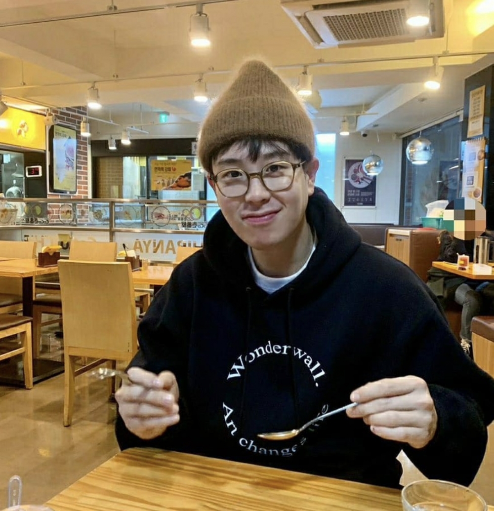 韓國男團 Block B 成員 P.O 憑綜藝節目《新西遊記》爆紅，仲係 WINNER 成員宋旻浩嘅好兄弟。