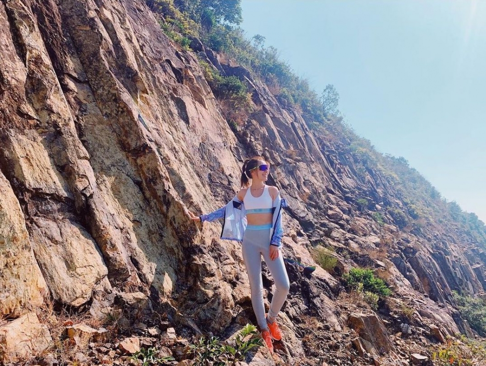 藝人李施嬅不時喺IG分享自己行山嘅相或片