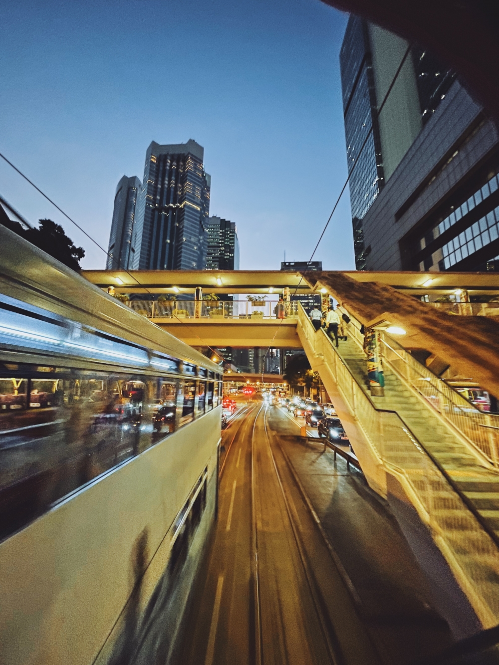兩小口於電車上拍下的風景