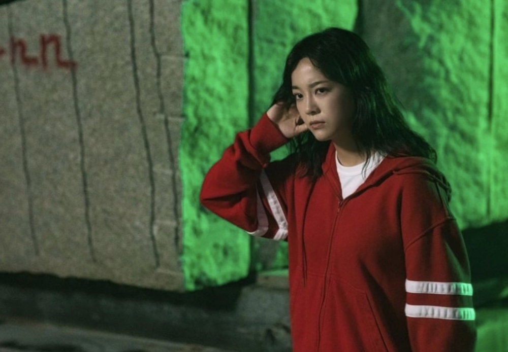 金世正係韓國女團「gugudan」成員，喺韓國人氣頗高。