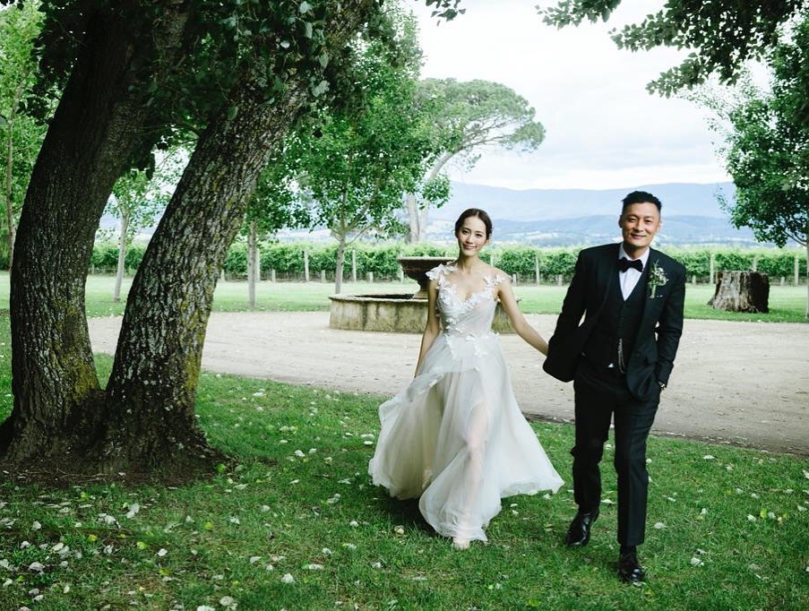 王棠云同老公余文樂有一日食晚餐時,突然感覺羊水穿咗