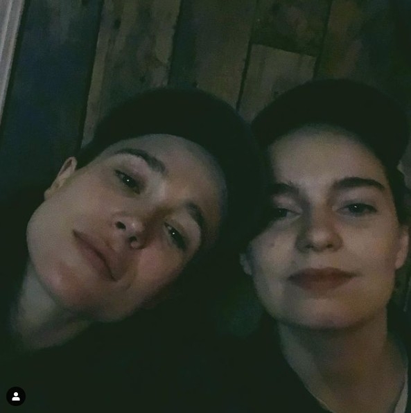 Elliot 更坦承感到不安