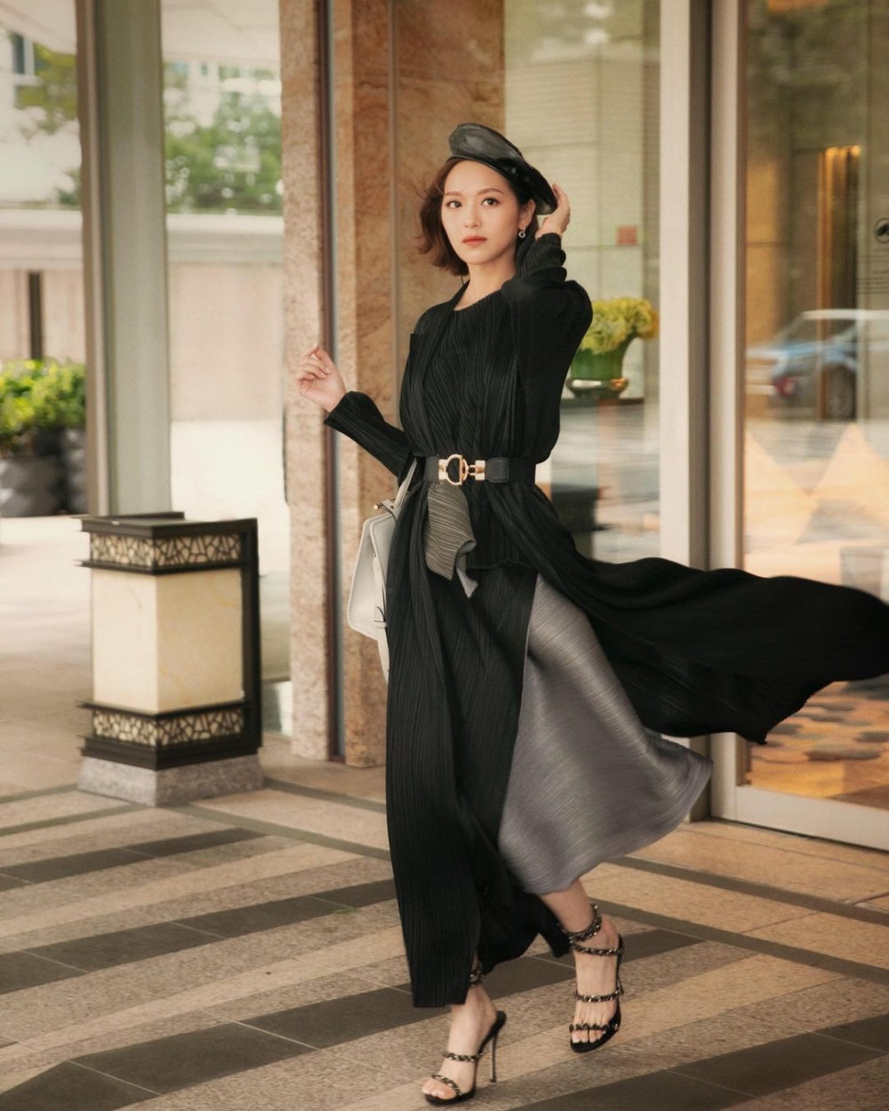 港姐冠軍馮盈盈入行以嚟言行一直出位,又不時喺網上大晒各種名牌手袋