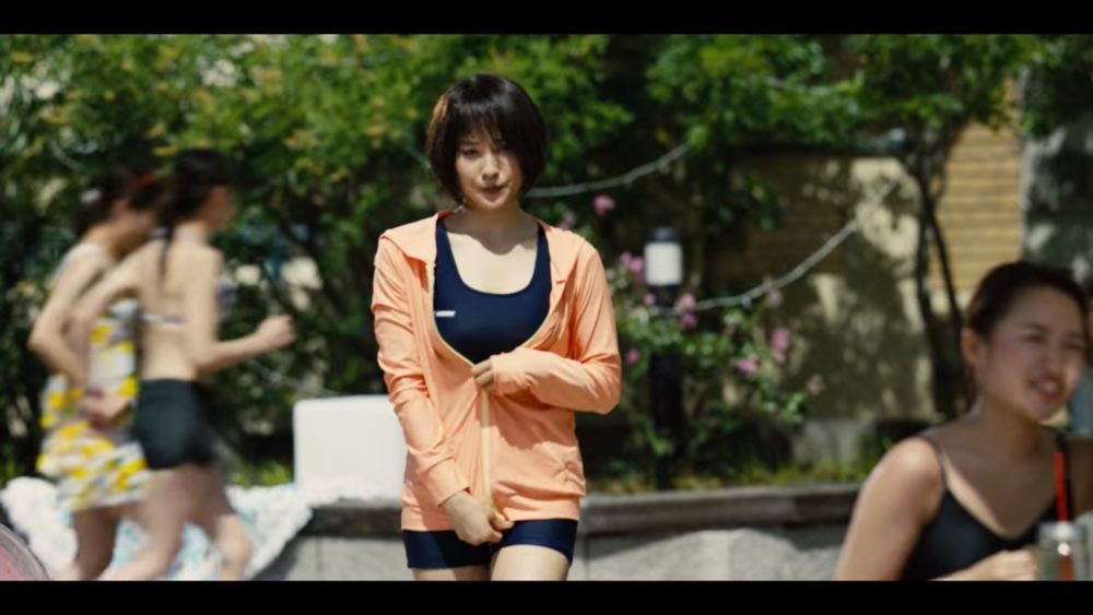 每集作都係以運動背心上陣,晒健美身型。