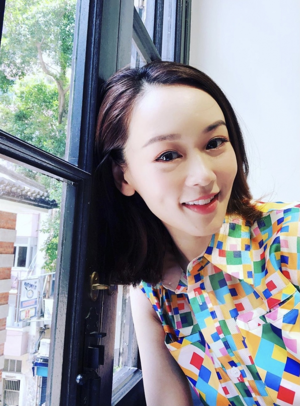 楊思琦表示丈夫係圈外人,唔習慣娛樂圈嘅模式,所以尊重佢,冇刻意去公開。