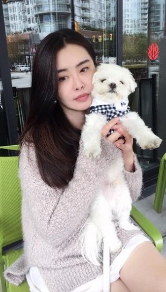 網民覺得佢笑嘅時候神態有啲似後生時嘅王祖賢。