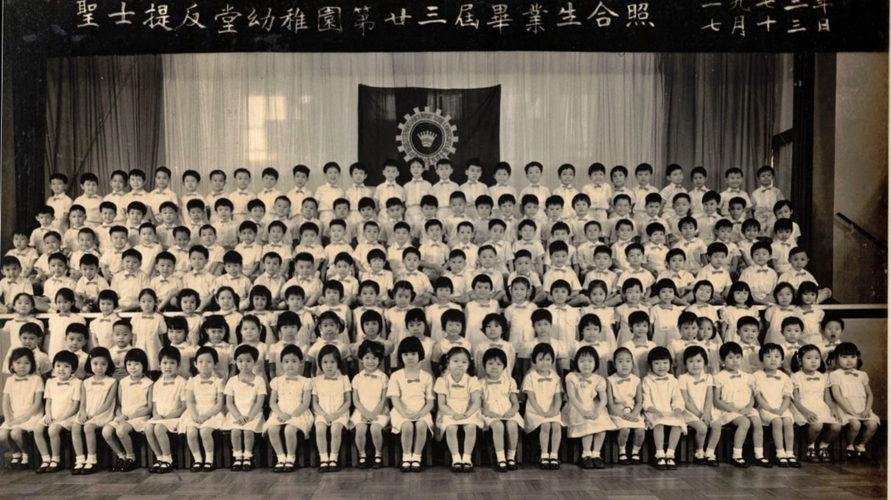 大家搵唔搵到 Vivian 喺邊?係前排左起第 8 個小朋友呀!