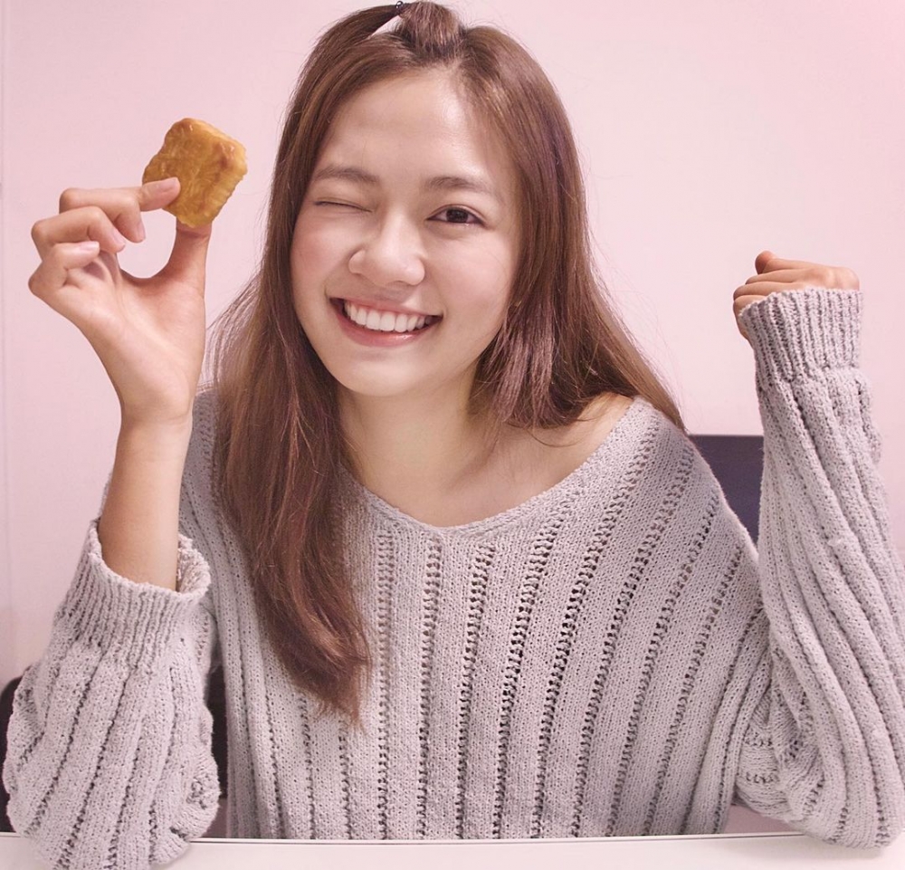 依家播出嘅《香港愛情故事》令游嘉欣人氣急升！