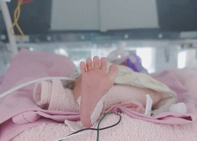 王棠云表示手術過程中因為太擔心女兒,所以忍唔住一直減