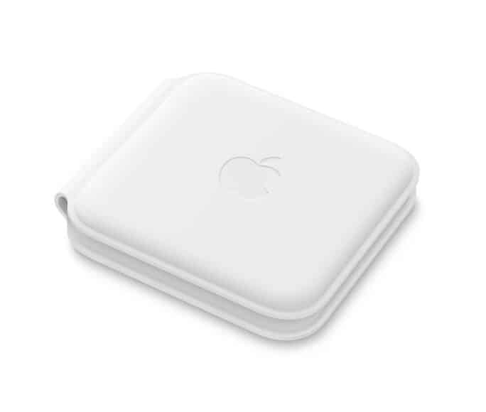 MagSafe 雙充電器係可以摺合收藏,啱晒同時擁有 iPhone 同 Apple Watch 嘅朋友出 trip 或去旅行時使用。